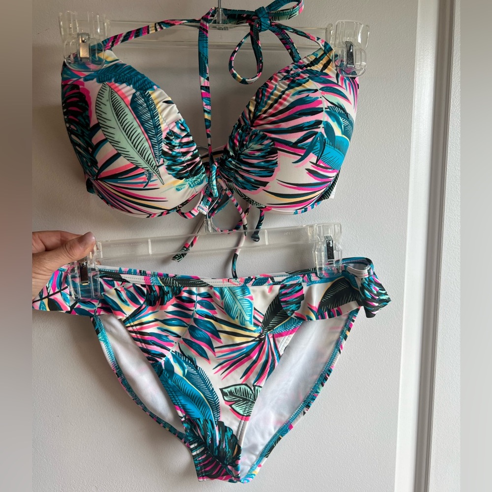 California Waves 2 piece bathing suit D/DD top,cups,underwire XL bottom colorful